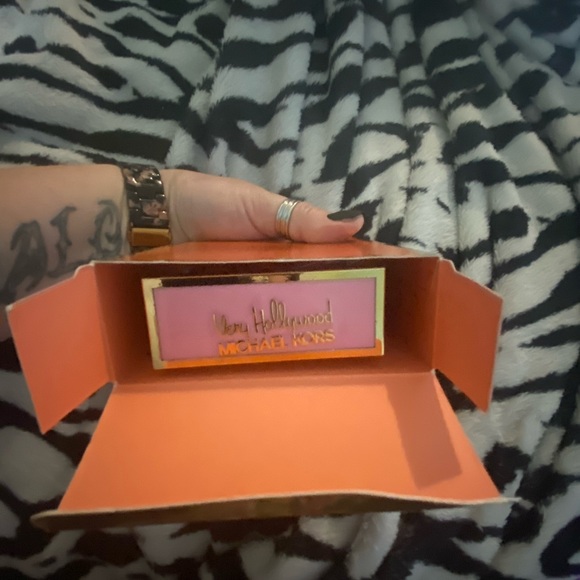 Is brand-new and authentic just don’t like the smell - Picture 4 of 7